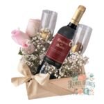 Box Cuadrado 3 Rosas + Vino Casillero del Diablo Reserva Especial + Bombones + 2 Copas de Vidrio