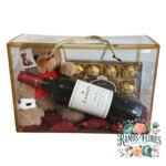 Caja de PVC dorada + Peluche + Caja De Bombones 12 unid. + Vino Tinto 750 cc