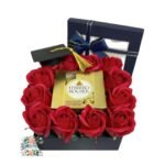 Box Cuadrado 12 Rosas Eternas de Jabón + Bombones Ferrero