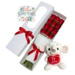 Caja 12 Rosas Rojas + Peluche
