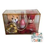 Caja de PVC dorada + Peluche + Caja De Bombones 5 unid. + Espumante Jp Chenet Rose + Vaso De Cerámica Mug